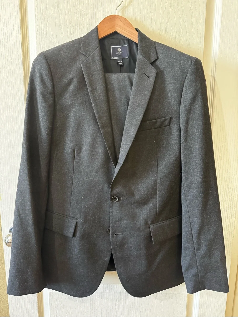 J. Crew Men's Dark Charcoal Two-Button Ludlow Suit 40R 33x30